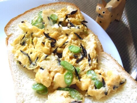 朝食にも簡単♪ふんわり卵とひじきのオープンサンド